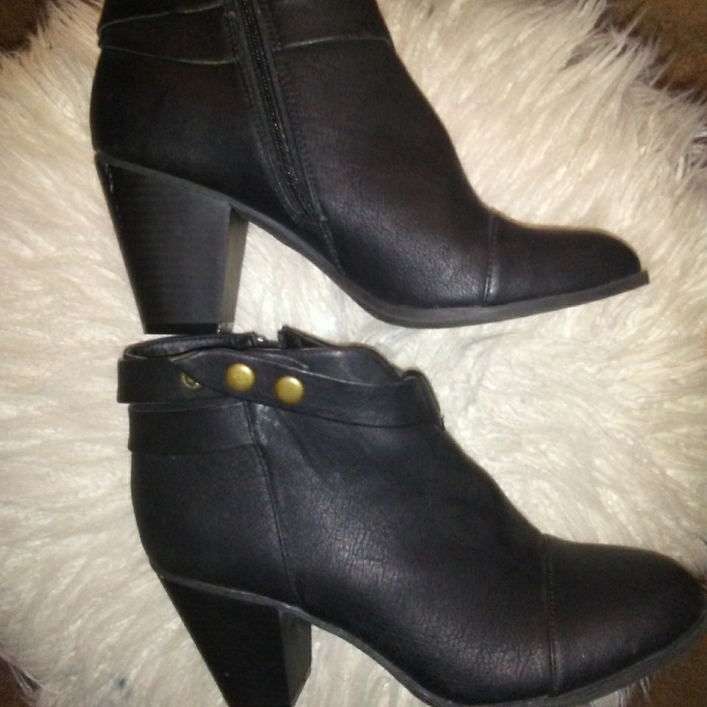 Nwt black American Eagle booties